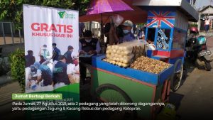 Dompet DHuafa Banten borong dagangan pedagang kecil dan bagikan gratis kepada pekerja informal