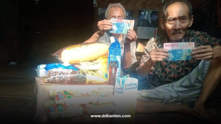 Dompet Dhuafa Banten Penuhi Kebutuhan 2 Kakek Muallaf di Lebak Selama 2 Tahun Lebih