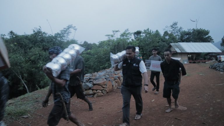 16 Rumah Ludes Terbakar, Dompet Dhuafa Banten Berikan Bantuan untuk Warga Baduy Luar