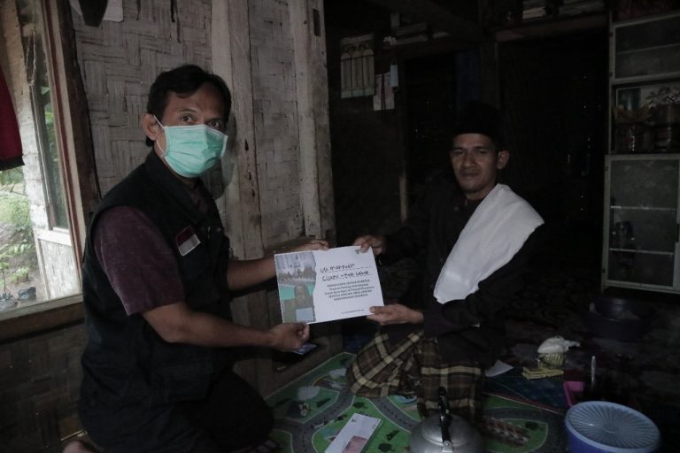Dukung Guru Ngaji Pelosok, Dompet Dhuafa Banten Berikan Bantuan Guru Ngaji di Cijaku, Lebak