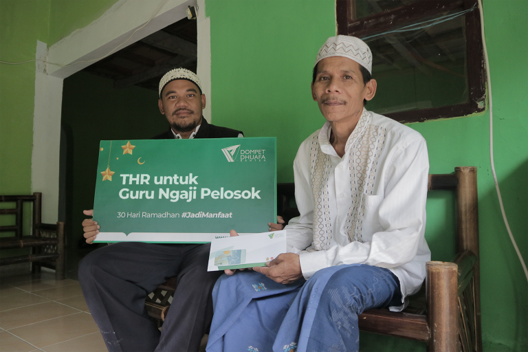 THR untuk Guru Ngaji di Pelosok Banten