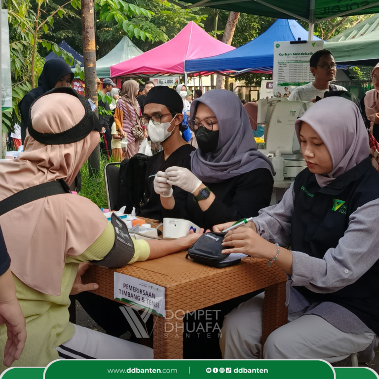 Dompet Dhuafa Banten dan RS Mata Achmad Wardi Gelar Layanan Kurban dan Pemeriksaan Kesehatan Mata Gratis di CFD Pawon Cilegon